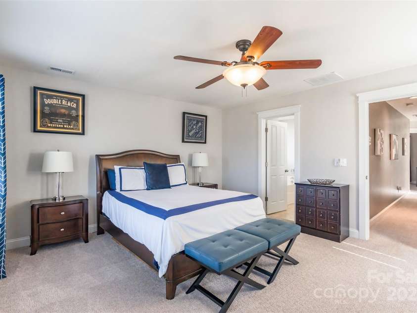 1246 Rising Oak Drive, Charlotte, NC 28206.  MLS# CAR4228735, YatesRealty ID 7272. 