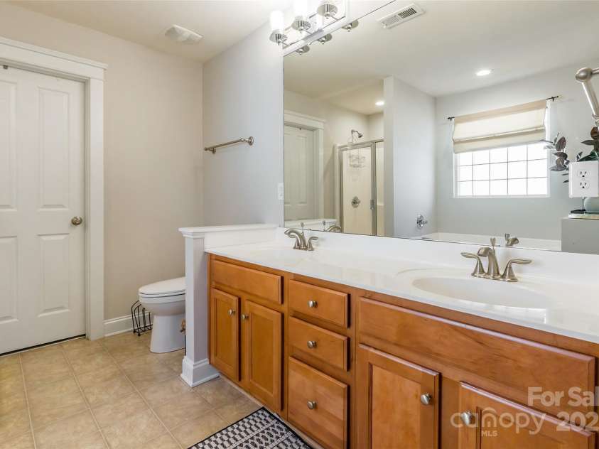 1246 Rising Oak Drive, Charlotte, NC 28206.  MLS# CAR4228735, YatesRealty ID 7272. 