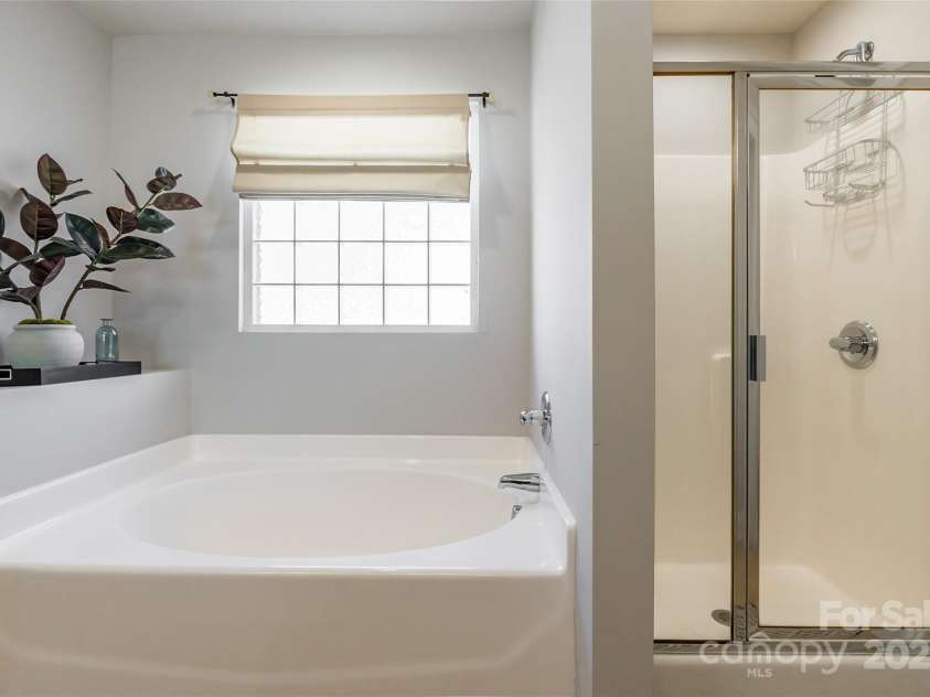 1246 Rising Oak Drive, Charlotte, NC 28206.  MLS# CAR4228735, YatesRealty ID 7272. 