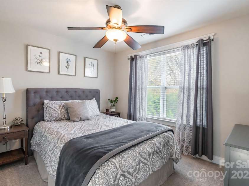 1246 Rising Oak Drive, Charlotte, NC 28206.  MLS# CAR4228735, YatesRealty ID 7272. 