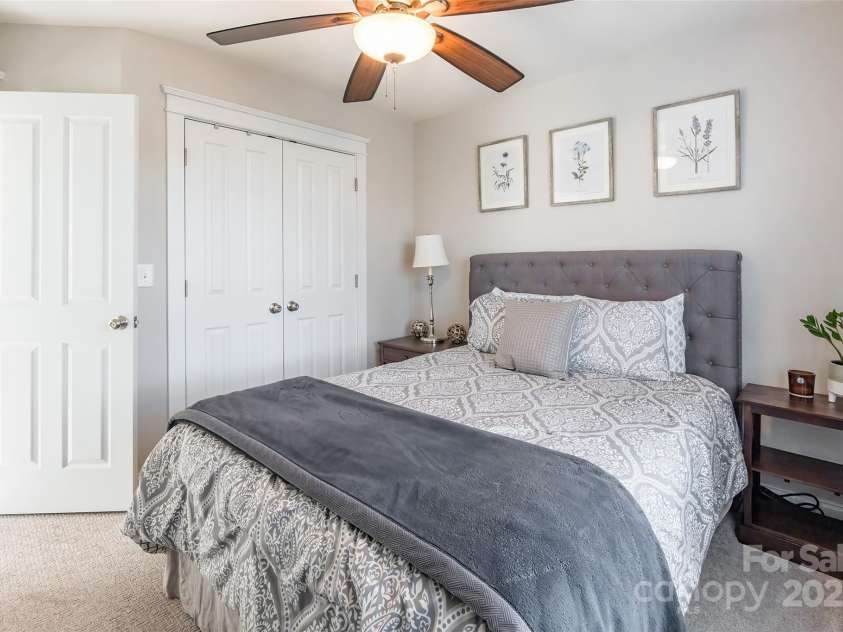 1246 Rising Oak Drive, Charlotte, NC 28206.  MLS# CAR4228735, YatesRealty ID 7272. 