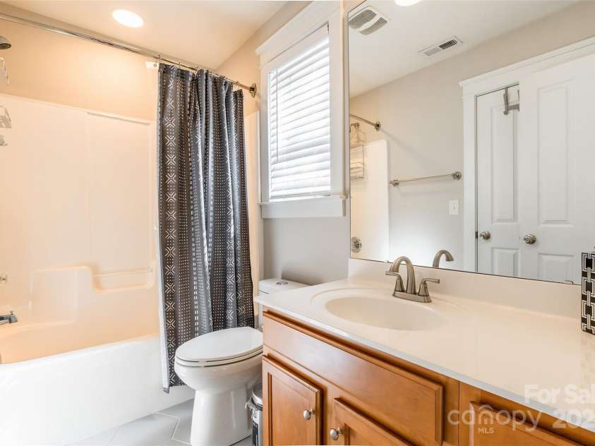 1246 Rising Oak Drive, Charlotte, NC 28206.  MLS# CAR4228735, YatesRealty ID 7272. 