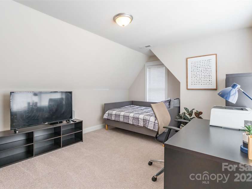 1246 Rising Oak Drive, Charlotte, NC 28206.  MLS# CAR4228735, YatesRealty ID 7272. 