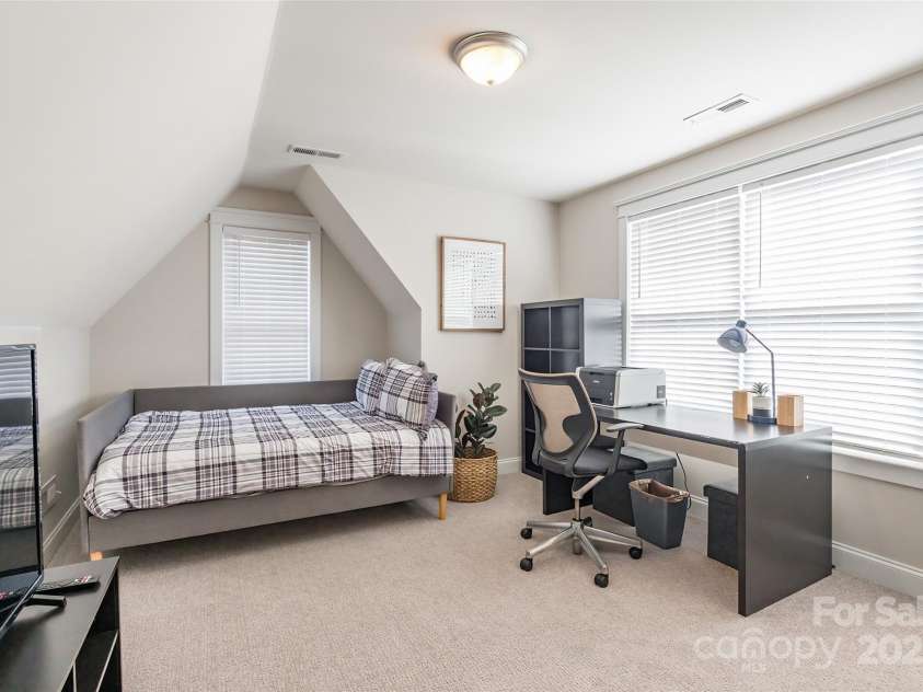 1246 Rising Oak Drive, Charlotte, NC 28206.  MLS# CAR4228735, YatesRealty ID 7272. 
