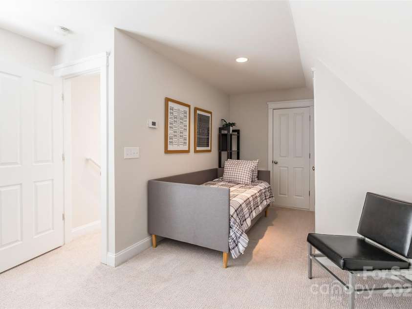 1246 Rising Oak Drive, Charlotte, NC 28206.  MLS# CAR4228735, YatesRealty ID 7272. 