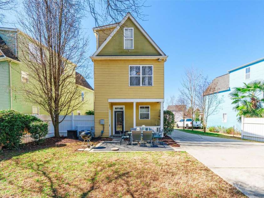 1246 Rising Oak Drive, Charlotte, NC 28206.  MLS# CAR4228735, YatesRealty ID 7272. 