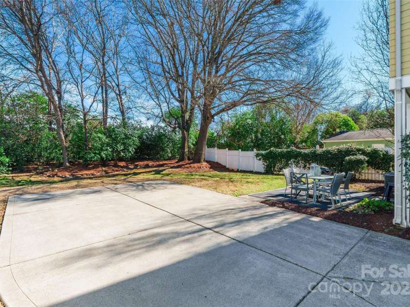 1246 Rising Oak Drive, Charlotte, NC 28206.  MLS# CAR4228735, YatesRealty ID 7272. 