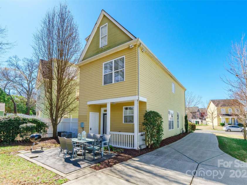 1246 Rising Oak Drive, Charlotte, NC 28206.  MLS# CAR4228735, YatesRealty ID 7272. 