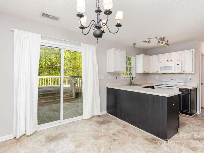 9419 Isaac Hunter Drive, Charlotte, NC 28214.  MLS# CAR4246457, YatesRealty ID 7273. 