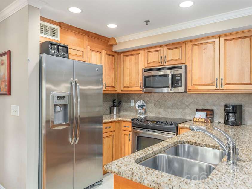 114 Bowling Park Road, Asheville, NC 28803.  MLS# CAR4302722, YatesRealty ID 7274. 