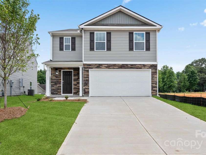 1020 20th Avenue Way, Hickory, NC 28602.  MLS# CAR4215784, YatesRealty ID 7276. 