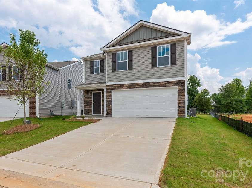 1020 20th Avenue Way, Hickory, NC 28602.  MLS# CAR4215784, YatesRealty ID 7276. 