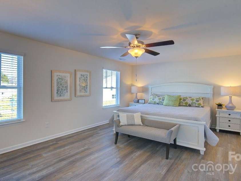 1020 20th Avenue Way, Hickory, NC 28602.  MLS# CAR4215784, YatesRealty ID 7276. 