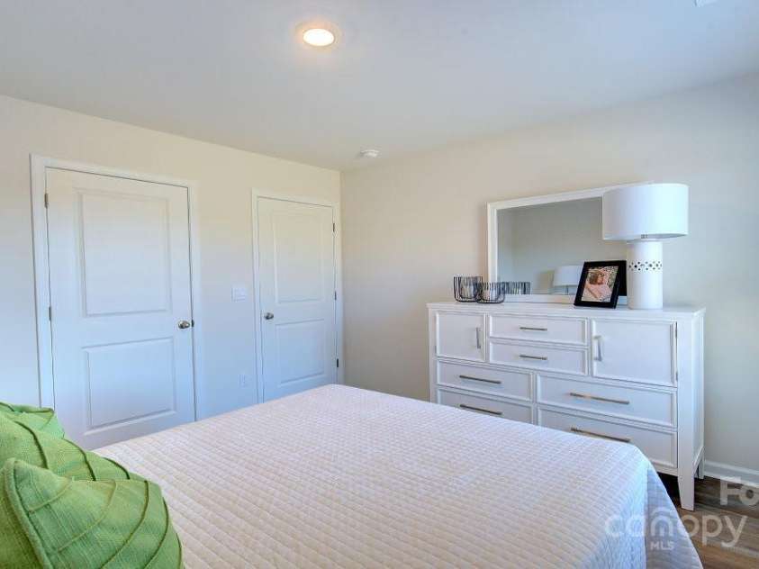 1020 20th Avenue Way, Hickory, NC 28602.  MLS# CAR4215784, YatesRealty ID 7276. 