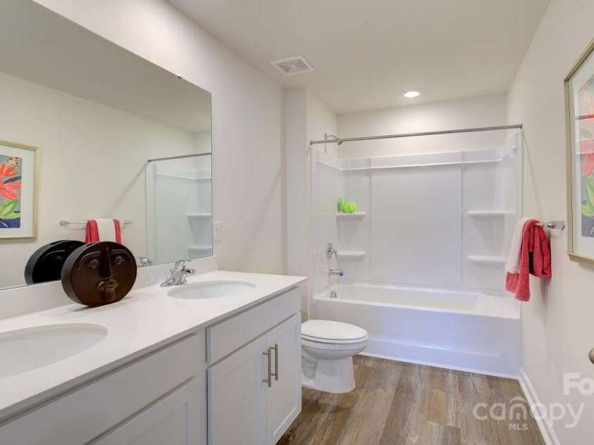 1020 20th Avenue Way, Hickory, NC 28602.  MLS# CAR4215784, YatesRealty ID 7276. 