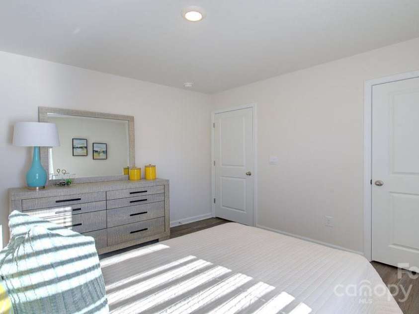 1020 20th Avenue Way, Hickory, NC 28602.  MLS# CAR4215784, YatesRealty ID 7276. 