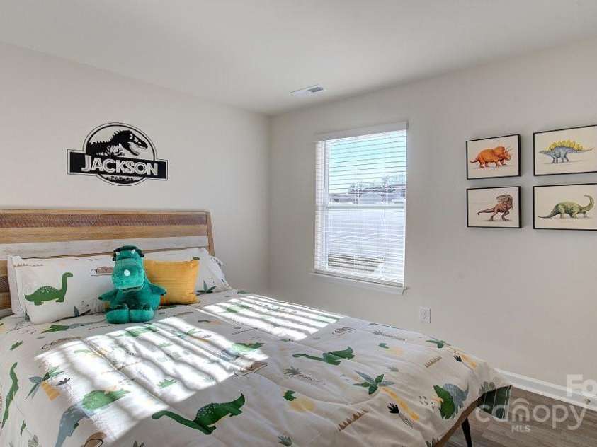1020 20th Avenue Way, Hickory, NC 28602.  MLS# CAR4215784, YatesRealty ID 7276. 