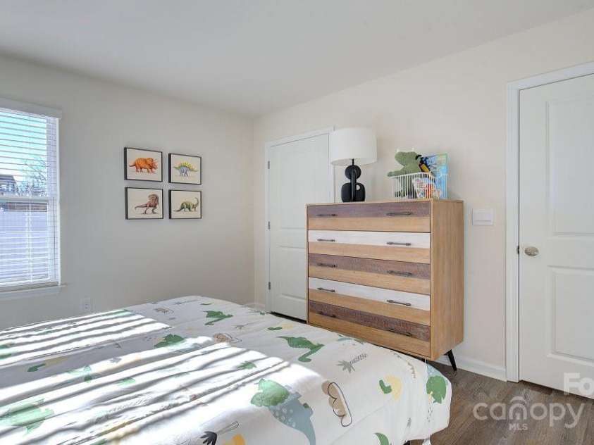 1020 20th Avenue Way, Hickory, NC 28602.  MLS# CAR4215784, YatesRealty ID 7276. 