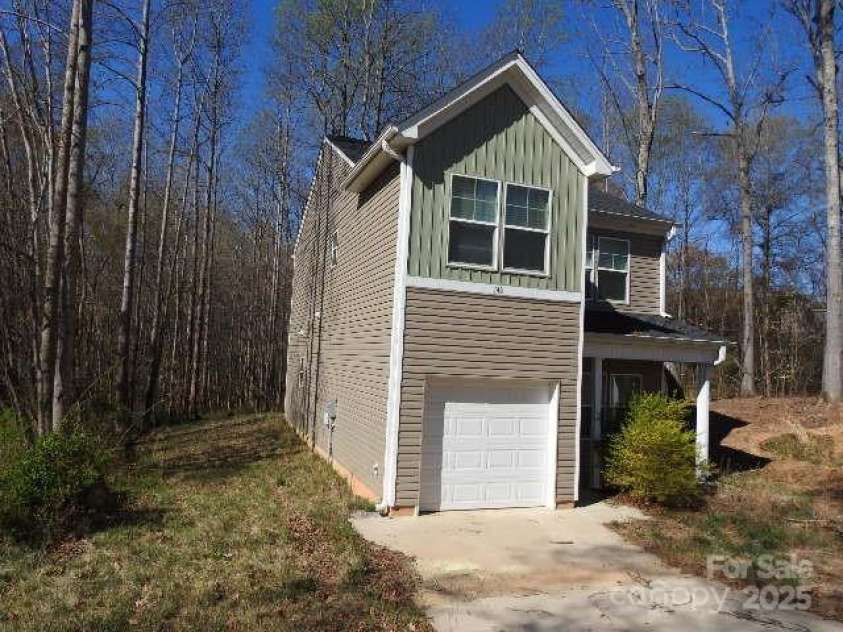 148 Kodak Drive, Statesville, NC 28625.  MLS# CAR4248065, YatesRealty ID 7277. 