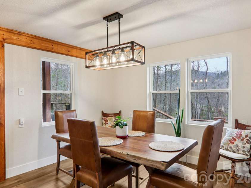 159 Broken Bow Run, Pickens, SC 29671.  MLS# CAR4355826, YatesRealty ID 7277. Dining area beside kitchen