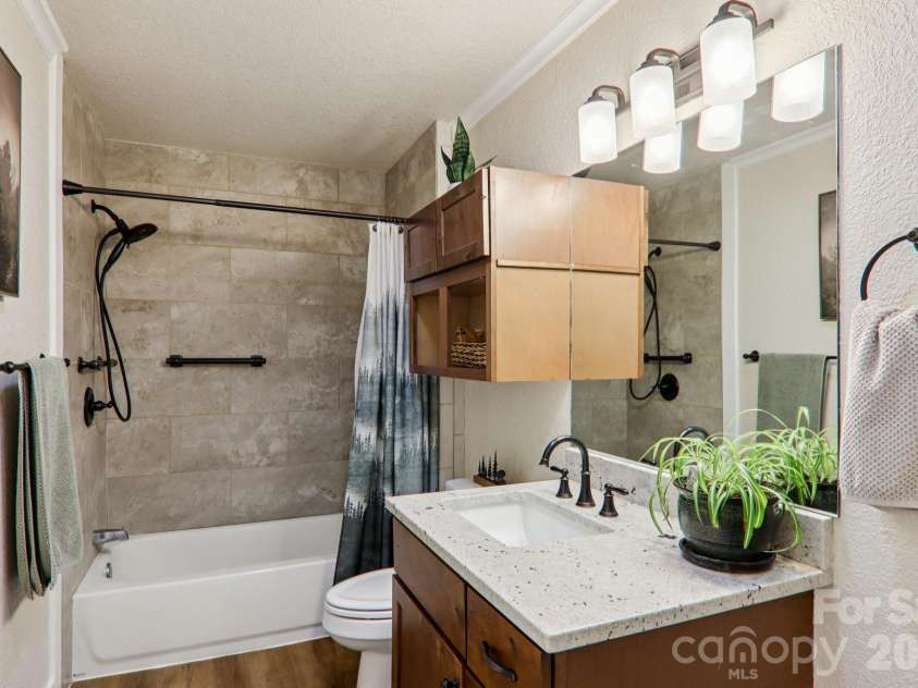 159 Broken Bow Run, Pickens, SC 29671.  MLS# CAR4355826, YatesRealty ID 7277. Guest bath in hallway in between bedrooms