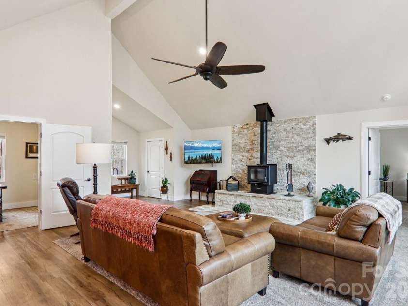 159 Broken Bow Run, Pickens, SC 29671.  MLS# CAR4355826, YatesRealty ID 7277. Living Room