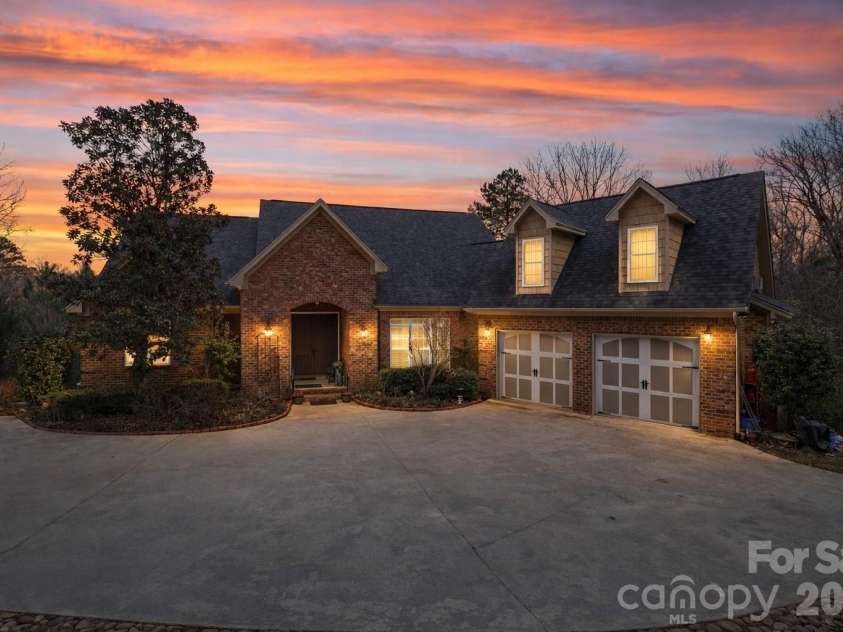 27 Wateree Key Court, Winnsboro, SC 29180.  MLS# CAR4350046, YatesRealty ID 7278. 