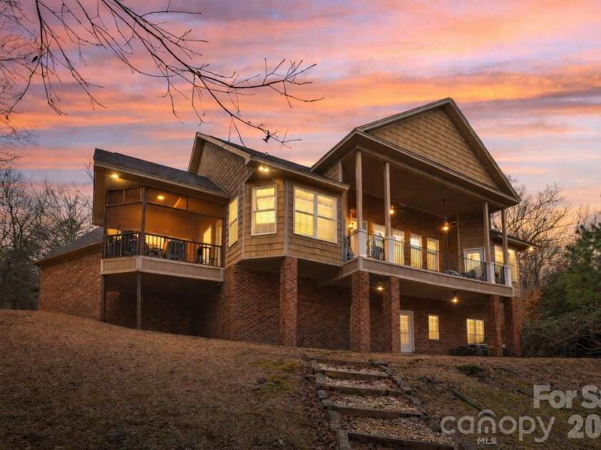 27 Wateree Key Court, Winnsboro, SC 29180.  MLS# CAR4350046, YatesRealty ID 7278. 