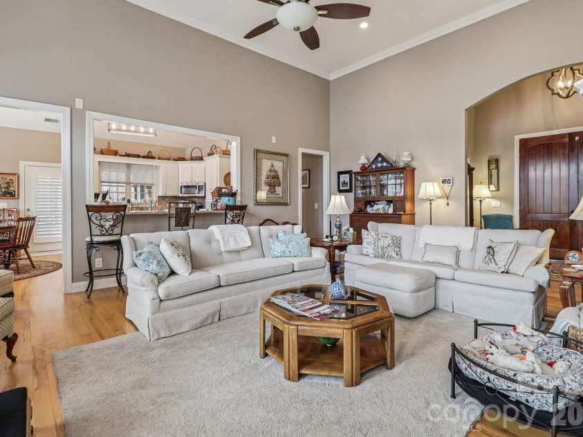 27 Wateree Key Court, Winnsboro, SC 29180.  MLS# CAR4350046, YatesRealty ID 7278. 