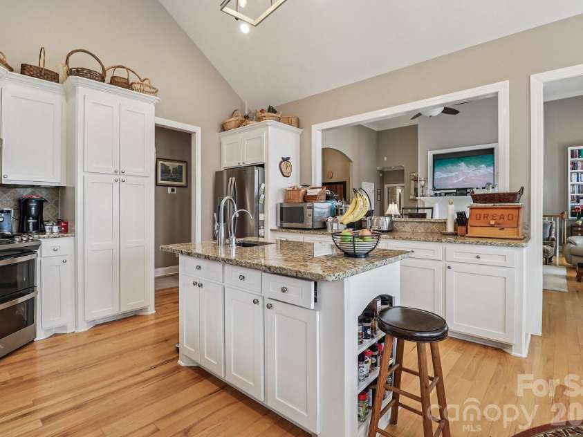 27 Wateree Key Court, Winnsboro, SC 29180.  MLS# CAR4350046, YatesRealty ID 7278. 