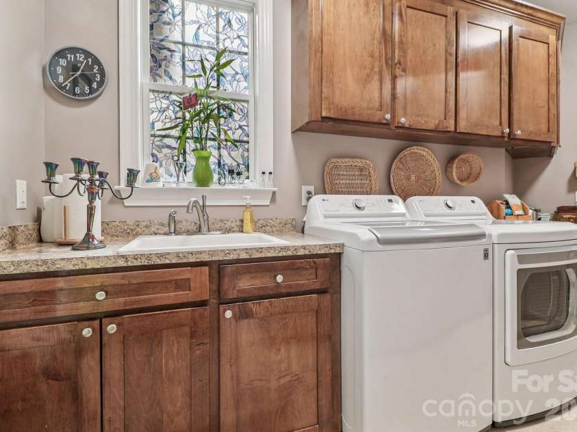 27 Wateree Key Court, Winnsboro, SC 29180.  MLS# CAR4350046, YatesRealty ID 7278. 