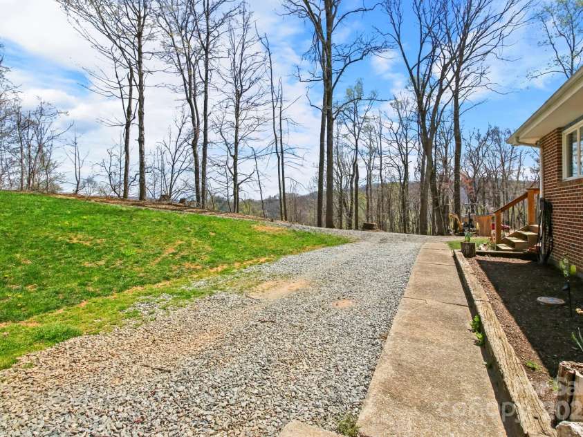 675 Rodgers Road, Newland, NC 28657.  MLS# CAR4247976, YatesRealty ID 7278. Top Driveway Parking