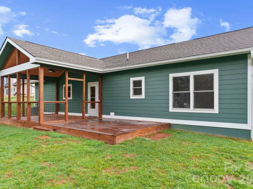 209 Breton Ridge Road, Leicester, NC 28748.  MLS# CAR4355634, YatesRealty ID 7279. 