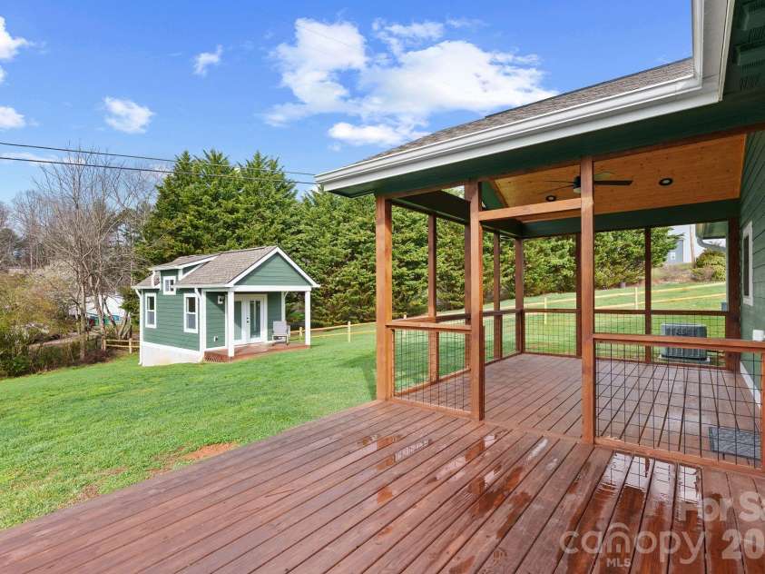 209 Breton Ridge Road, Leicester, NC 28748.  MLS# CAR4355634, YatesRealty ID 7279. 