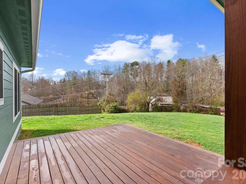 209 Breton Ridge Road, Leicester, NC 28748.  MLS# CAR4355634, YatesRealty ID 7279. 
