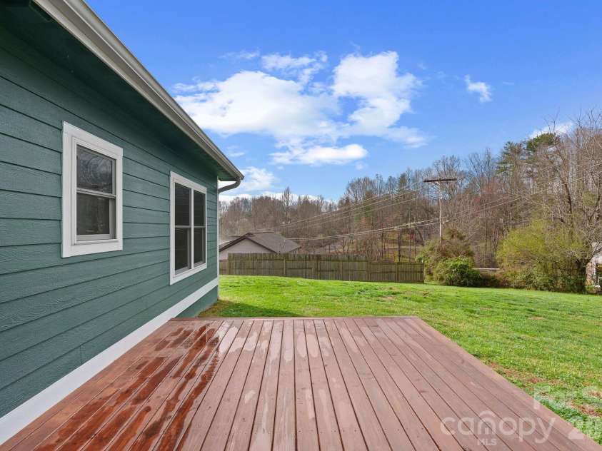 209 Breton Ridge Road, Leicester, NC 28748.  MLS# CAR4355634, YatesRealty ID 7279. 