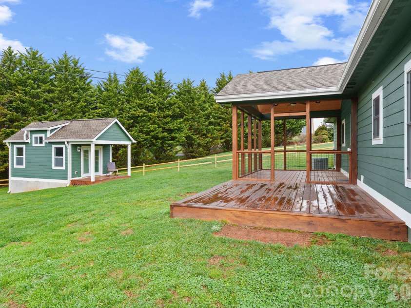 209 Breton Ridge Road, Leicester, NC 28748.  MLS# CAR4355634, YatesRealty ID 7279. 