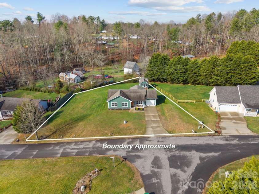209 Breton Ridge Road, Leicester, NC 28748.  MLS# CAR4355634, YatesRealty ID 7279. 