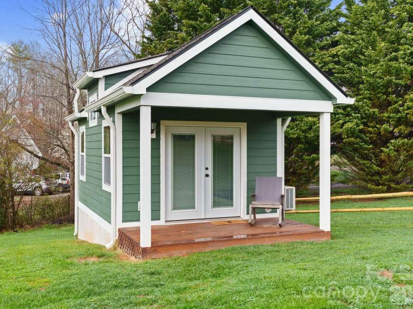 209 Breton Ridge Road, Leicester, NC 28748.  MLS# CAR4355634, YatesRealty ID 7279. Cottage