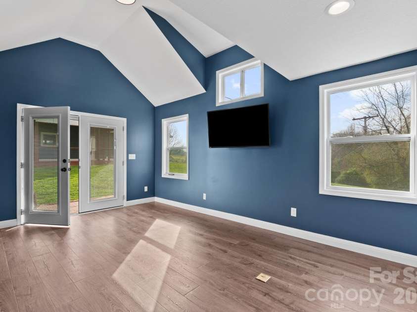 209 Breton Ridge Road, Leicester, NC 28748.  MLS# CAR4355634, YatesRealty ID 7279. Inside Cottage