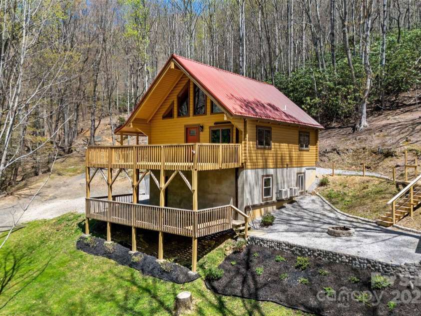 580 Red Dirt Road, Newland, NC 28652.  MLS# CAR4249701, YatesRealty ID 7279. 