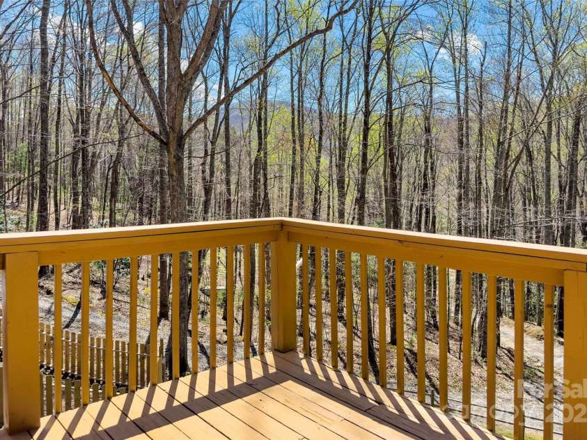 580 Red Dirt Road, Newland, NC 28652.  MLS# CAR4249701, YatesRealty ID 7279. 