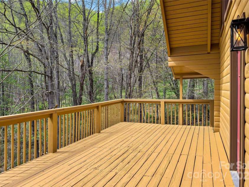 580 Red Dirt Road, Newland, NC 28652.  MLS# CAR4249701, YatesRealty ID 7279. 