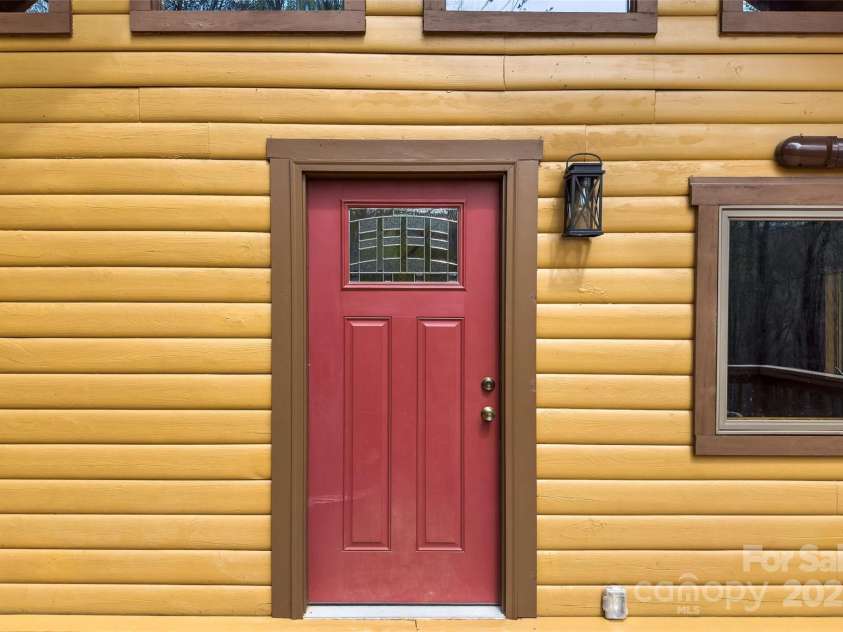 580 Red Dirt Road, Newland, NC 28652.  MLS# CAR4249701, YatesRealty ID 7279. 