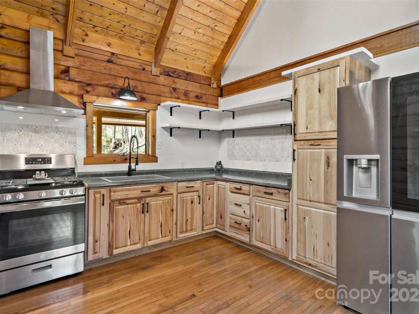 580 Red Dirt Road, Newland, NC 28652.  MLS# CAR4249701, YatesRealty ID 7279. 