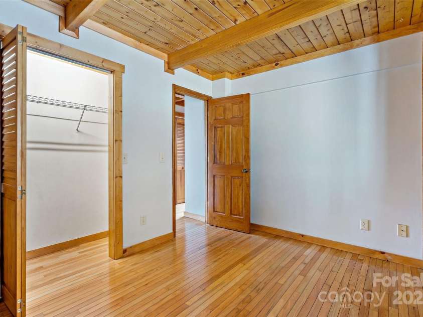 580 Red Dirt Road, Newland, NC 28652.  MLS# CAR4249701, YatesRealty ID 7279. 