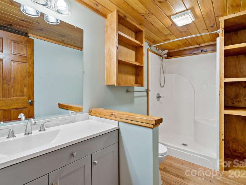 580 Red Dirt Road, Newland, NC 28652.  MLS# CAR4249701, YatesRealty ID 7279. 