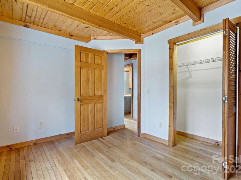 580 Red Dirt Road, Newland, NC 28652.  MLS# CAR4249701, YatesRealty ID 7279. 