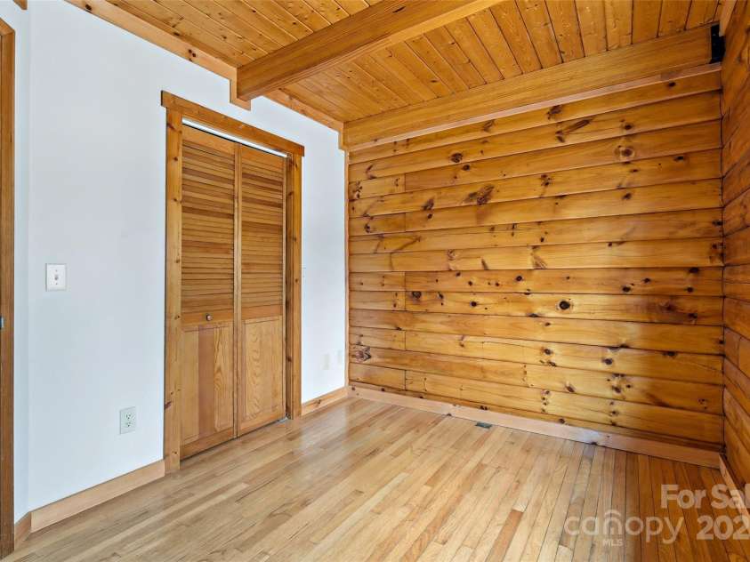 580 Red Dirt Road, Newland, NC 28652.  MLS# CAR4249701, YatesRealty ID 7279. 