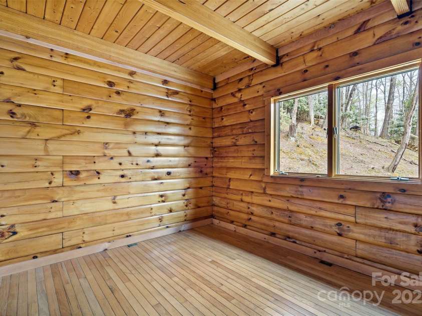 580 Red Dirt Road, Newland, NC 28652.  MLS# CAR4249701, YatesRealty ID 7279. 